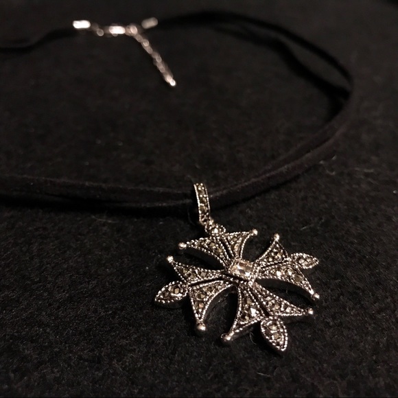 Renaissance Cross Necklace - Picture 1 of 3